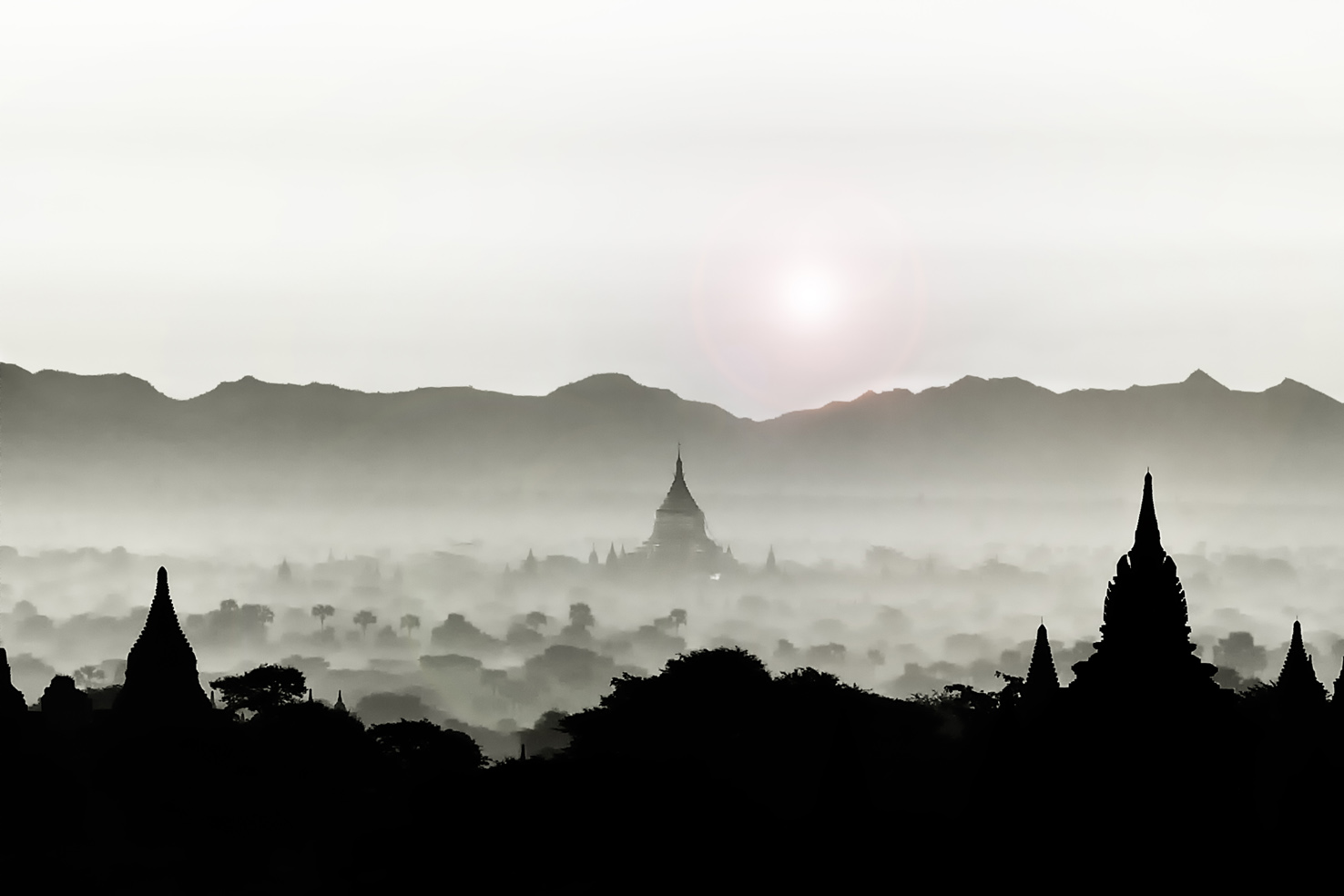 Sunrise at Bagan (Myanmar) from Myengon Pagoda