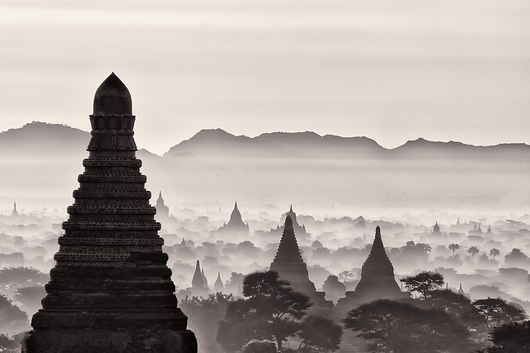 Sunrise at Bagan (Myanmar) from Myengon Pagoda